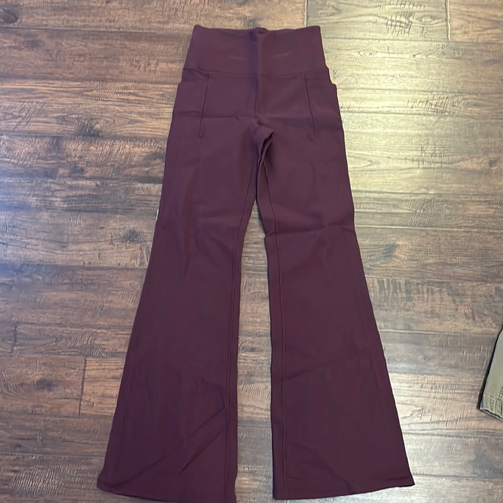 Athleta salutation stash ribbed flare leggings Small
